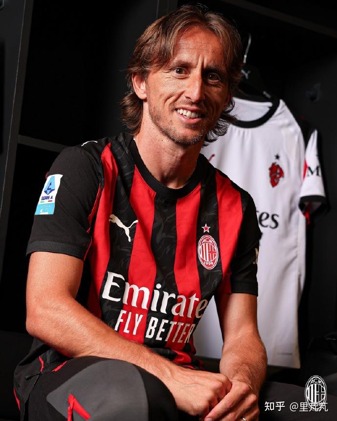 场均轰26+10！中国女篮又一15岁1米90新星蹿升：未来搭档韩旭？