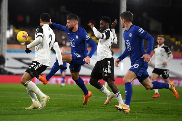 曼联1-1遭保级队逼平引热议，球迷愤怒点评，揪出最大罪人