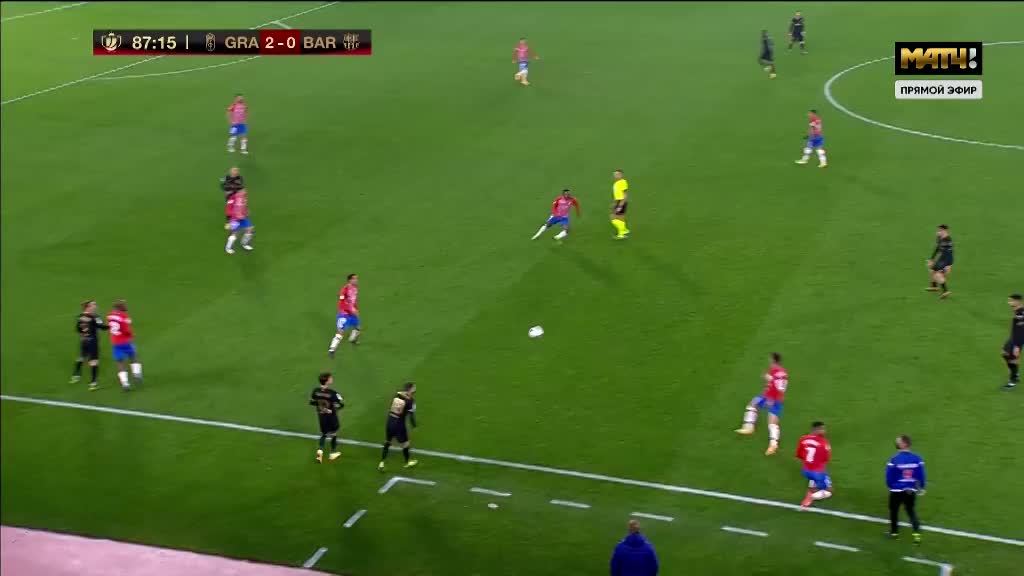 詹姆斯高空接力扣篮，点燃全场