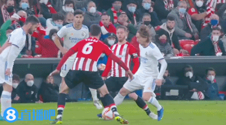 辽宁外援布朗首秀8中2，奥利弗16分7板难救主