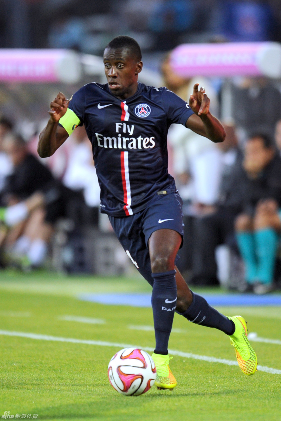 青岛次节轰出一波18-4广厦反超比分，三外援半场31分